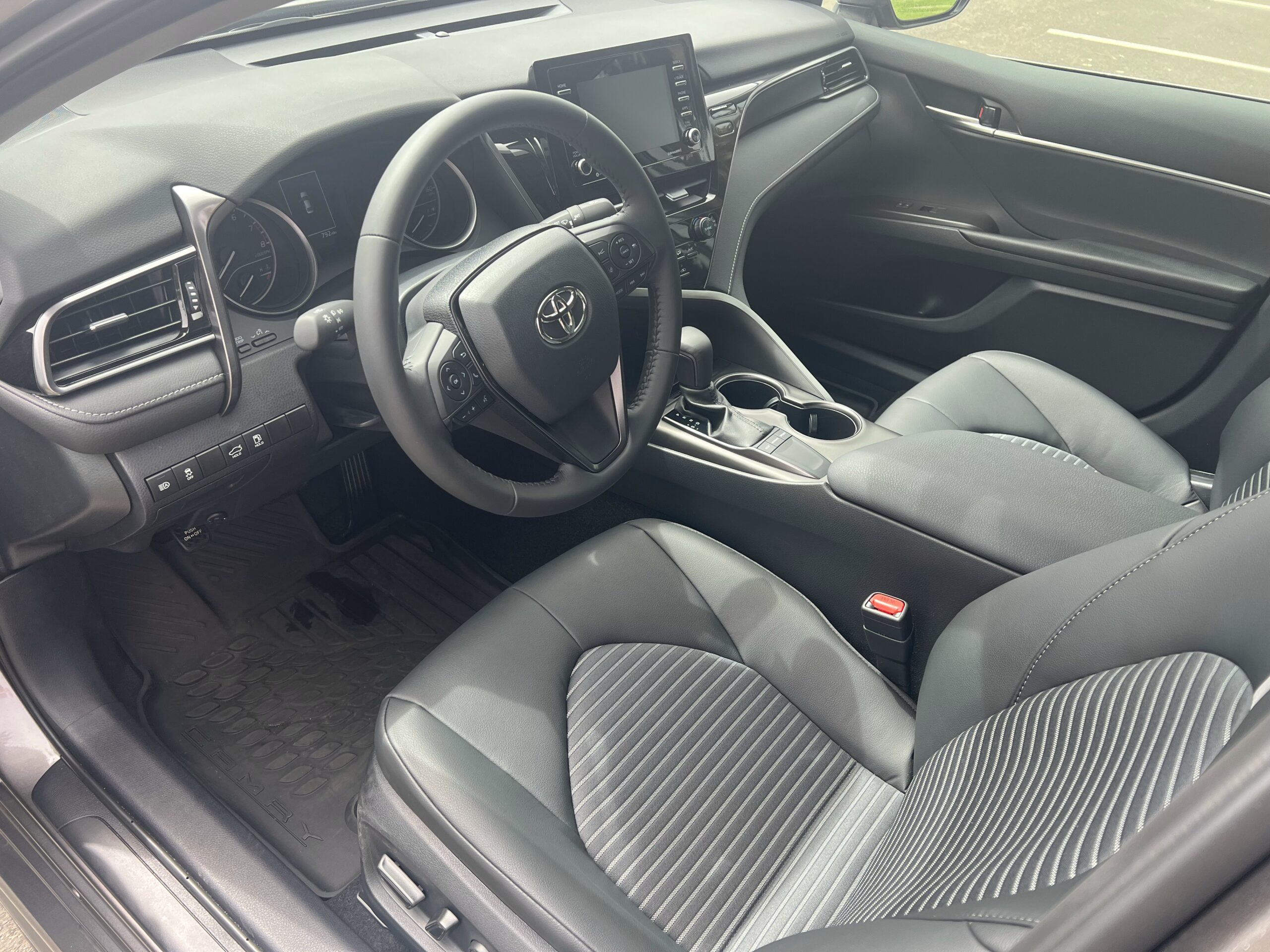 Toyota Camry SE 2024
